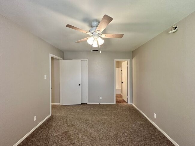 Building Photo - Available Now! 3 Bedroom 2.5 Bath Duplex i...