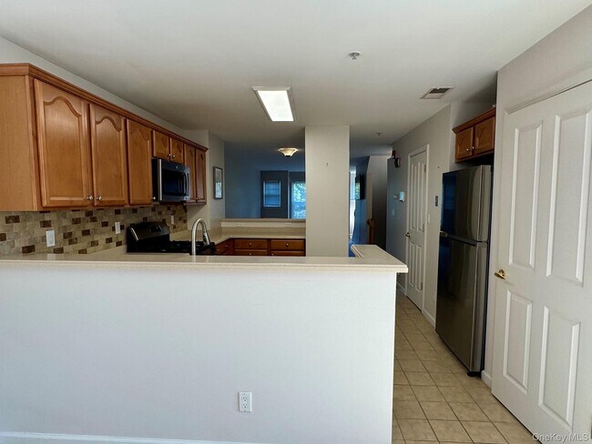 Building Photo - 25 Fairways Dr