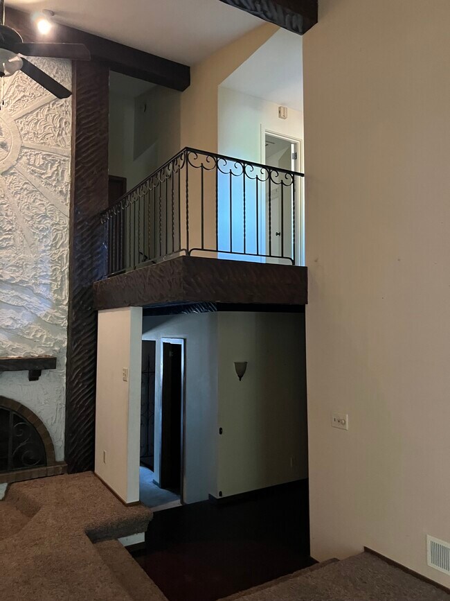 Building Photo - 15220 Marilyn Dr