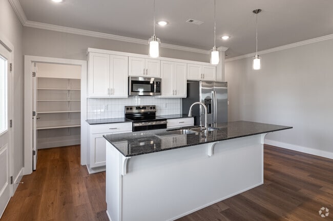 Interior Photo - Hawthorne Grove