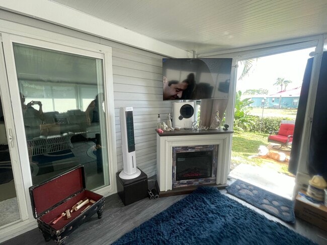 Building Photo - 817 Sunglow St