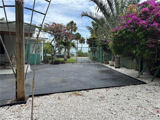 Building Photo - 4490 NE Indian River Dr