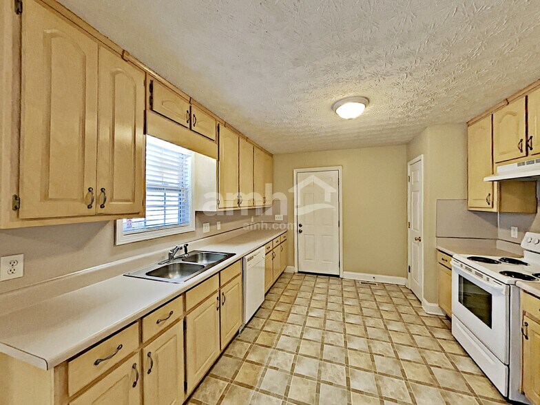 Building Photo - 887 Kendall Park Dr