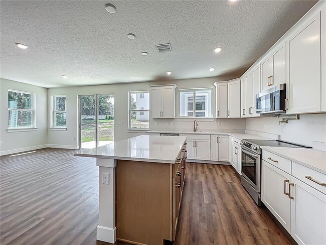 Building Photo - 591 W Osceola St
