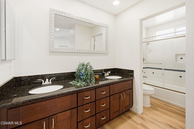Building Photo - 974 Quarterhorse Ln