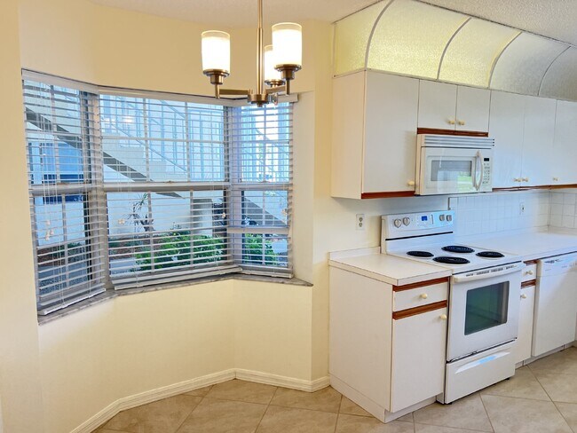 Building Photo - Great first floor Condo - Annual Lease