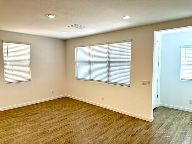 Building Photo - Amazing NEWER Lennar home in Hawes Crossing