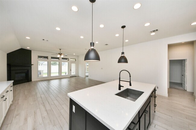 Building Photo - 2130 Coyote Run Dr