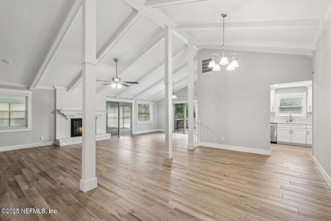 Building Photo - 5609 Hyde Park Cir