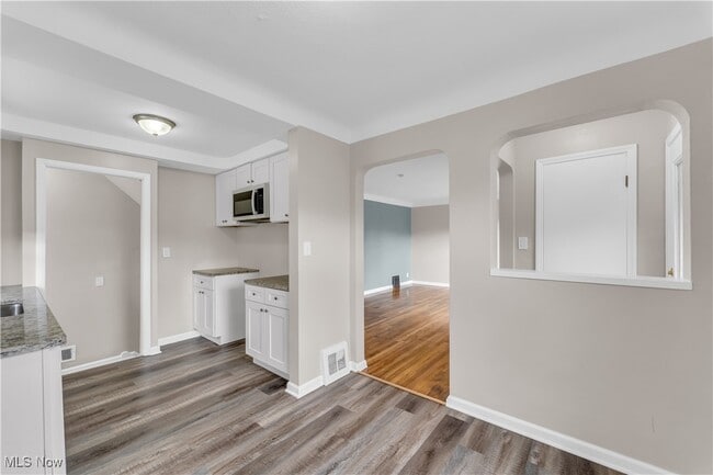 Building Photo - 14705 Krems Ave