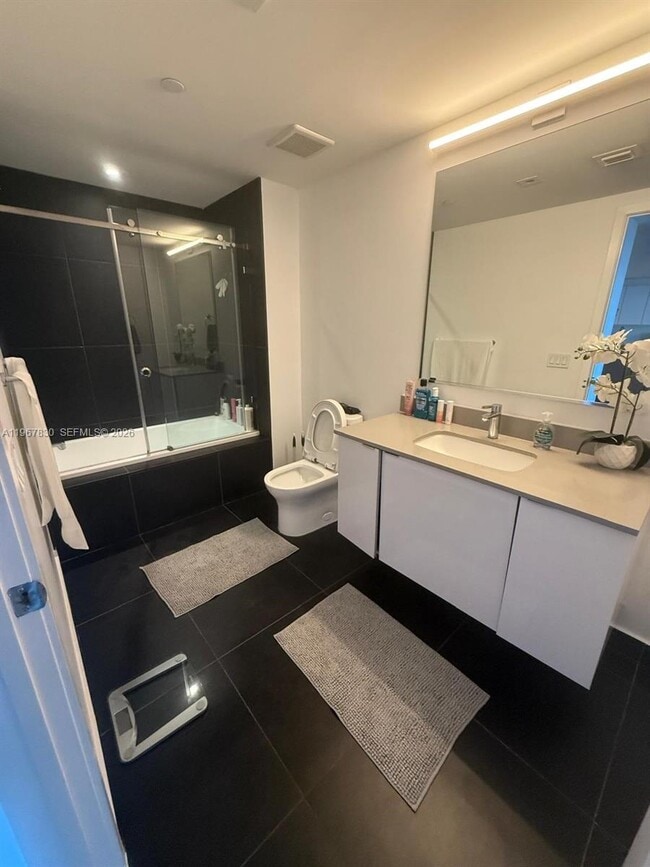 Building Photo - 1600 NE 1st Ave