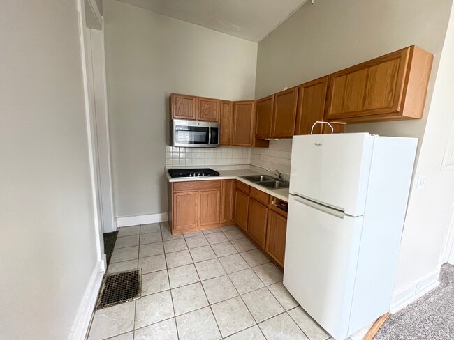 Kitchen - 214 Perrin Ave