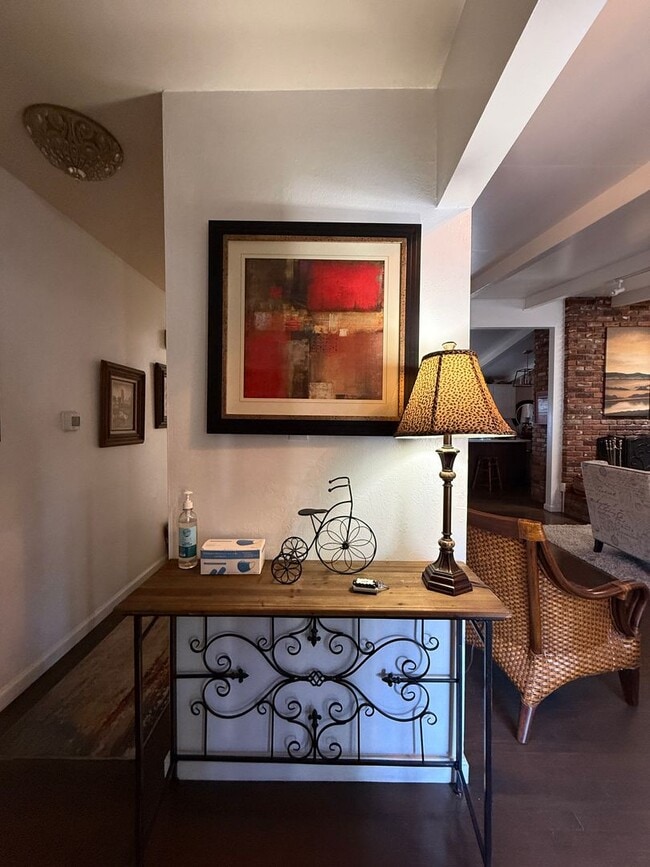 Building Photo - Stunning Fully Furnished 3 Bed-3 Bath Home with Den - Over 2300 Sq Ft.