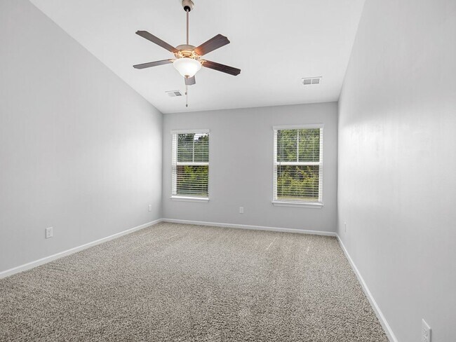 Building Photo - Stylish 3BR/2BA Home with Bonus Room in Gr...