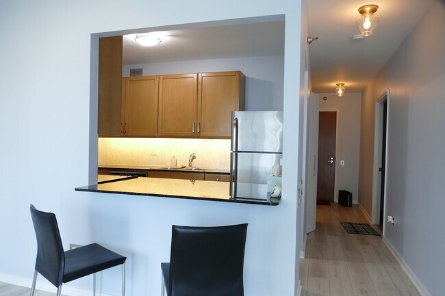 Building Photo - 400 N La Salle Dr