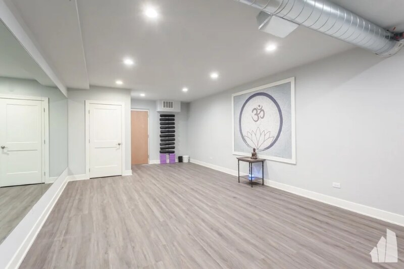 Building Photo - 301 W Division St