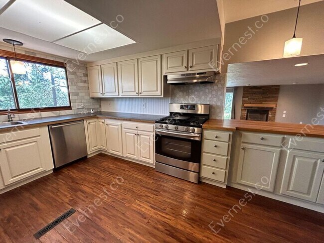 Building Photo - 4891 W Chippewa Dr