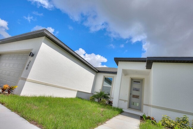 Building Photo - 360 Hibiscus Dr