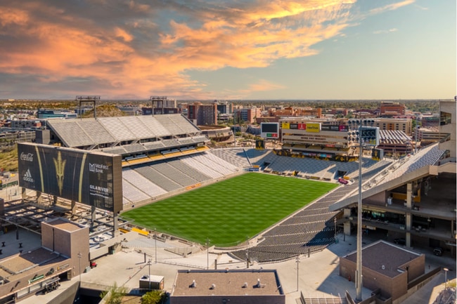 Building Photo - 4Bed/2Bath House at University/Dobson--Complete Remodel w/Pool!