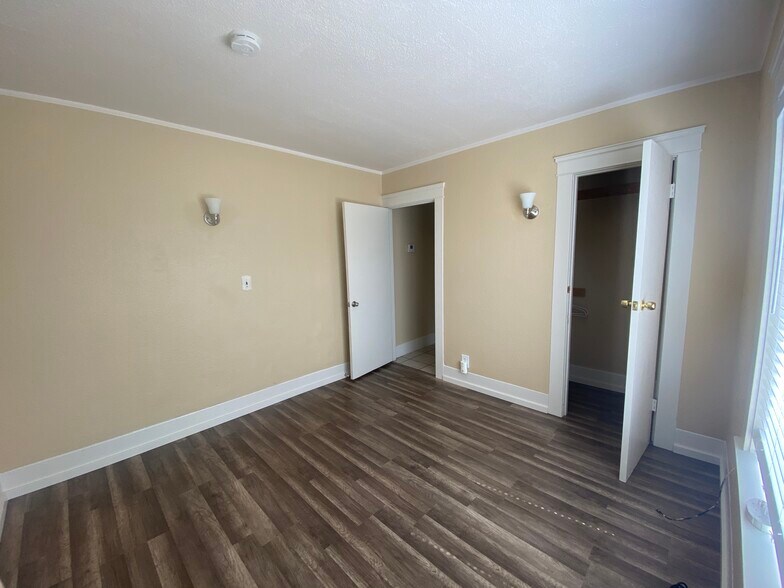 Building Photo - 315 Monroe St