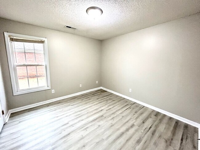 Building Photo - 131 Railroad Ridge Rd