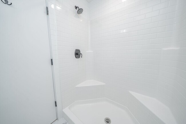 Building Photo - 848 32nd St
