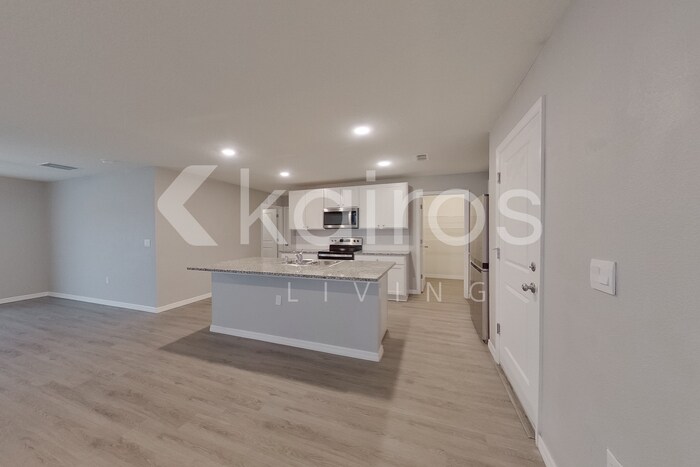 Building Photo - 8515 SW 43rd Ter