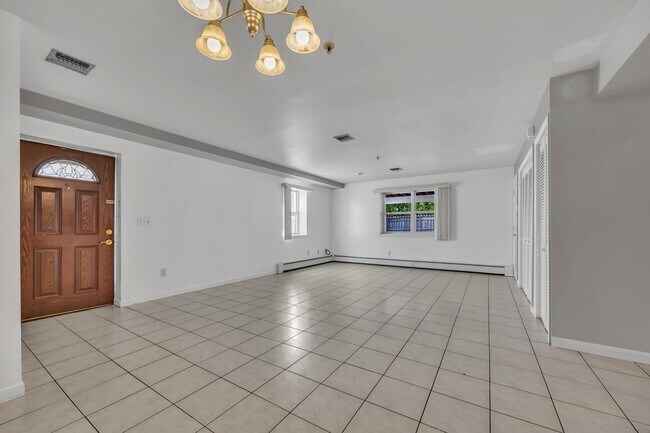 Building Photo - 311 6th St