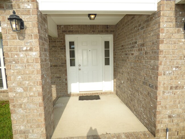 Building Photo - Great 4 Bedroom in Pensacola