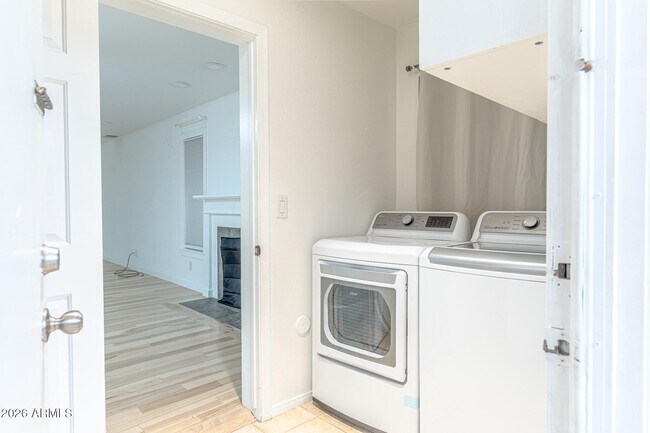 Building Photo - 5625 E Tierra Buena Ln