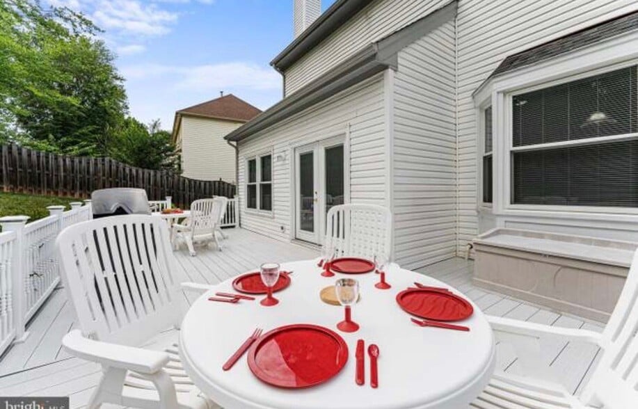 Building Photo - 5 Sarasota Dr