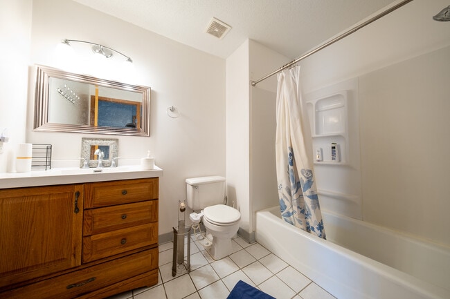 Building Photo - 1039 Fillmore Cir NE