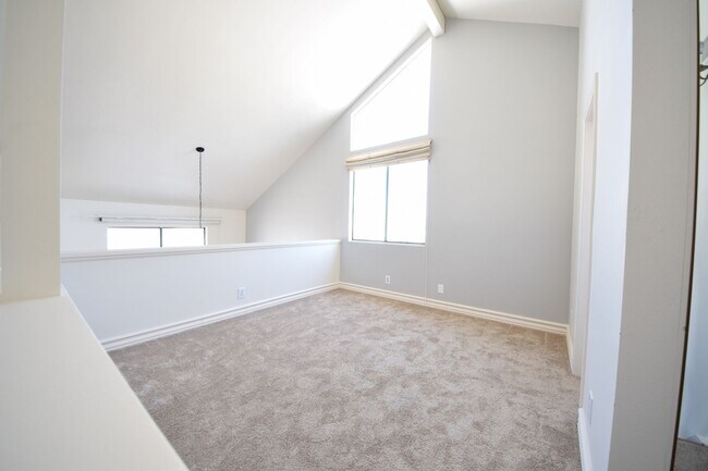 Building Photo - ***Amazing 2 Bed 2.5 Bath Westwood Condo U...
