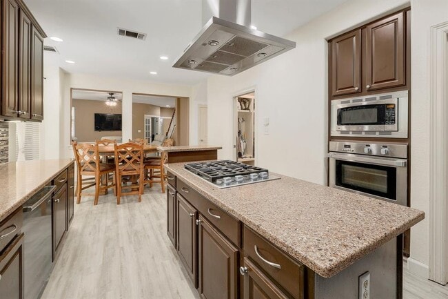 Building Photo - 2129 Clear Lake Pl