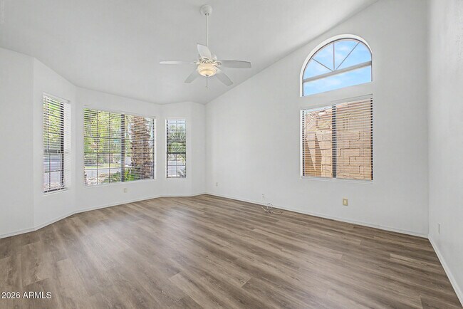 Building Photo - 3103 N Meadow Ln