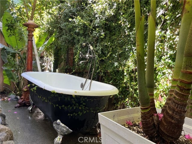 Building Photo - 845 Temple Hills Dr