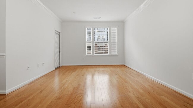 Building Photo - RENOVATED 1 BEDROOM 1 BATH CONDO IN THE COLONNADE IN KENTLANDS