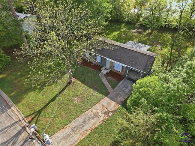 Building Photo - 526 Ochlahatchee Dr