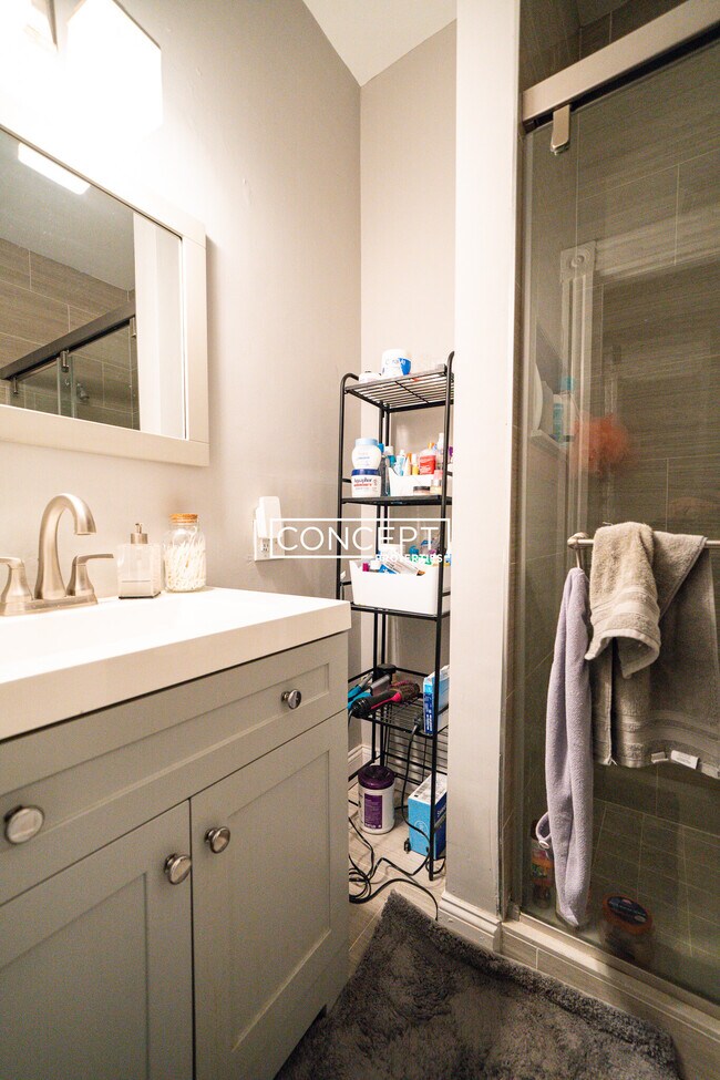 Building Photo - 98 Calumet St