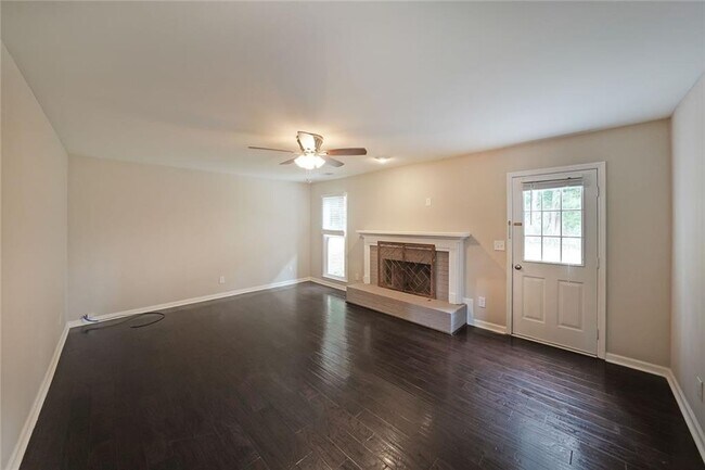 Building Photo - 2620 Valencia Dr NE
