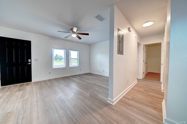 Building Photo - Freshly Renovated 2 Bed apartment in Lynn ...