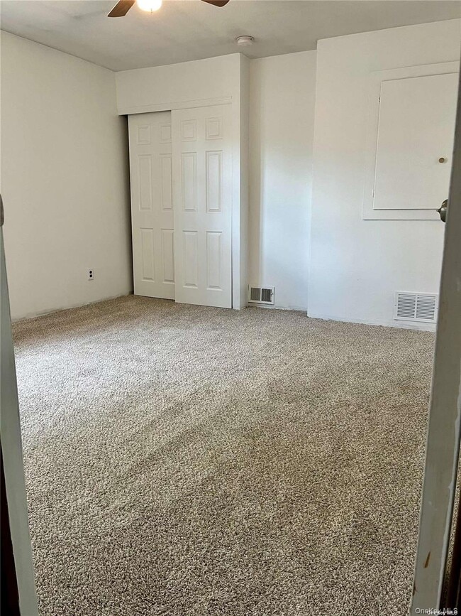 Building Photo - 226 Tree Rd