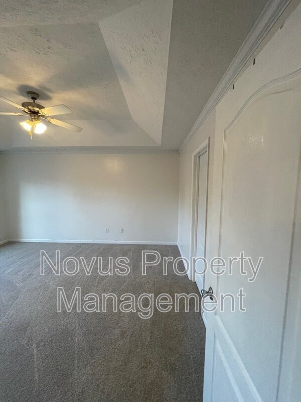 Building Photo - 721 Meadow Spring Dr