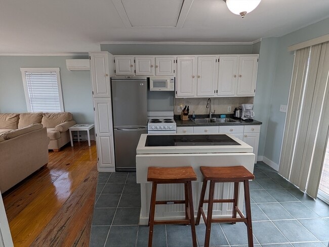 Building Photo - 44 Old Point Rd