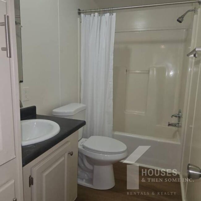 Building Photo - 309 Ashwood Ln