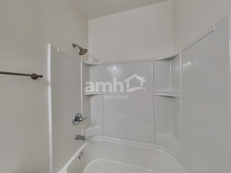 Building Photo - 323 Stoney Hollow Rd