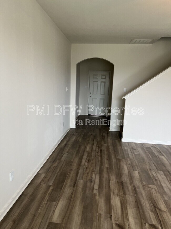 Building Photo - 640 Aqueduct Dr