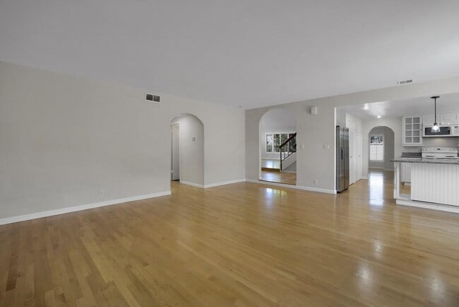Building Photo - 976 Pizarro Ln