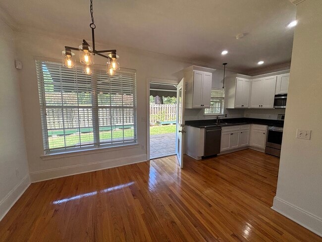 Building Photo - 1633 Shadowmoss Ave