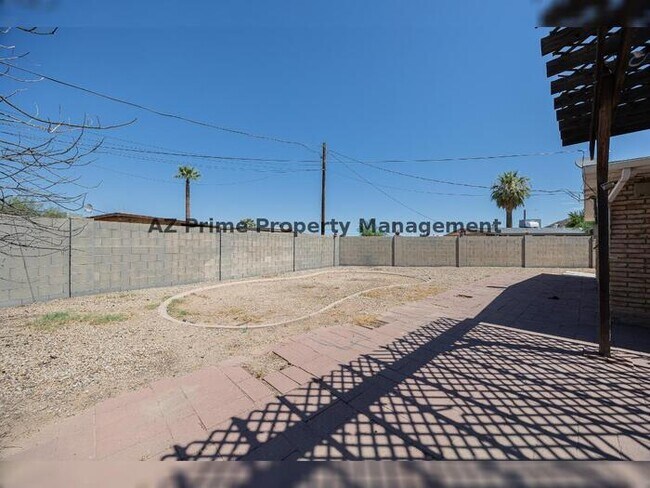 Building Photo - 2130 W Cortez St